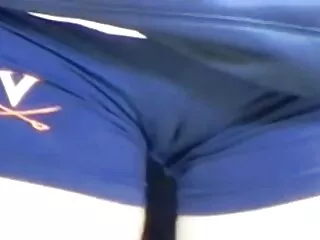 Նիգգասը խայթում է իրենց ընկերուհիների վրա